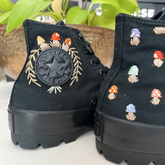 Hand Embroidered Converse High-tops - lugged sole - size 9w - Picture 7 of 11